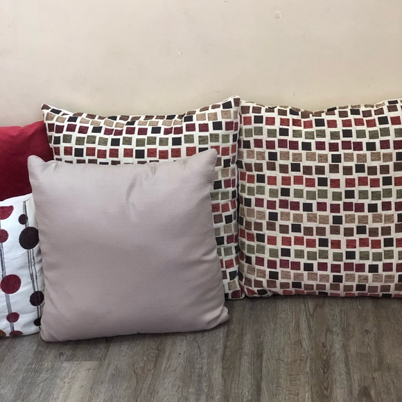 Other - 9 decorative pillows